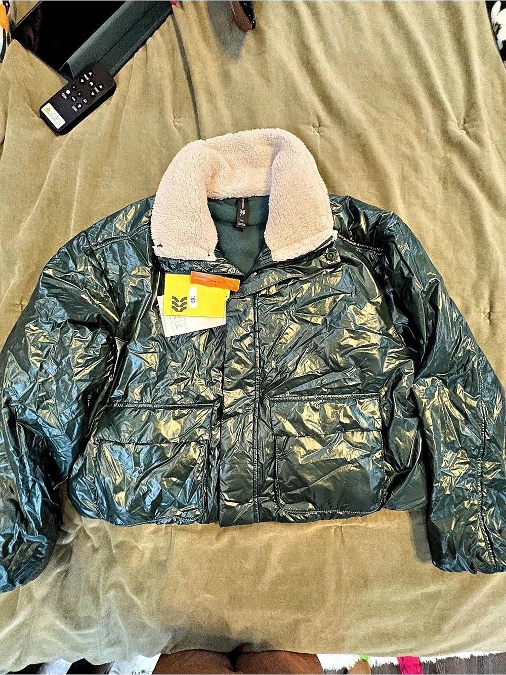 All in Motion Puffer Jacket in Green & Cream Size XXL NWT